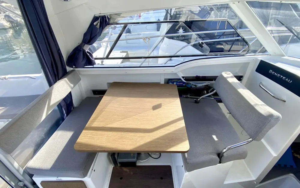 slider 9 Beneteau Antares 8 OB