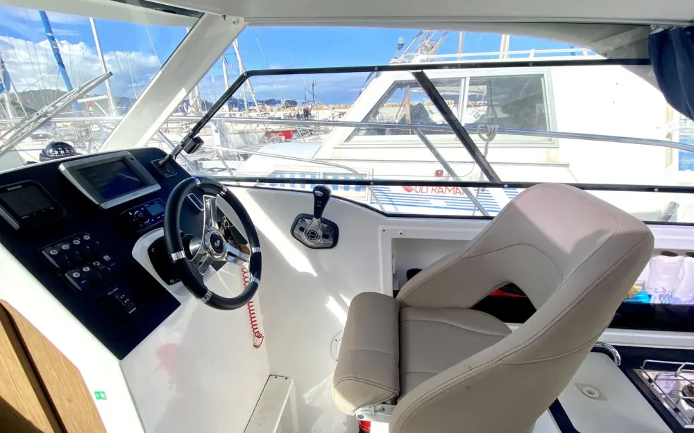 slider 10 Beneteau Antares 8 OB