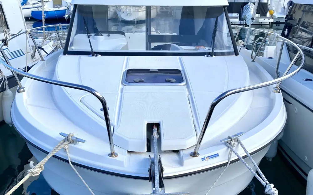 slider 1 Beneteau Antares 8 OB