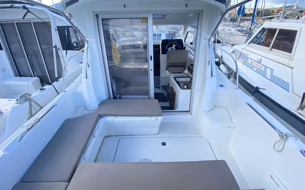slider 2 Beneteau Antares 8 OB