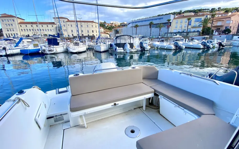 slider 4 Beneteau Antares 8 OB