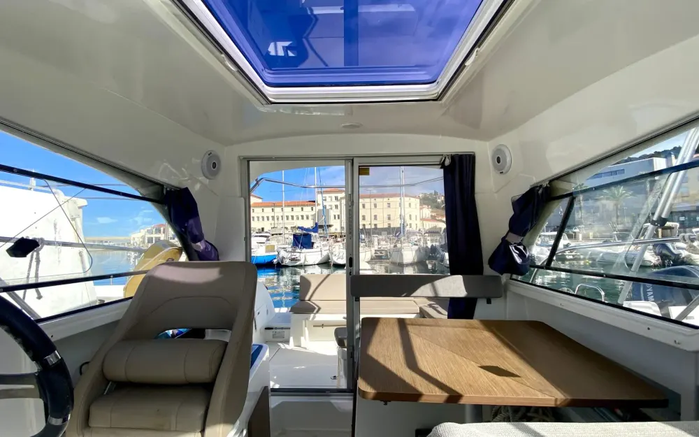 slider 8 Beneteau Antares 8 OB