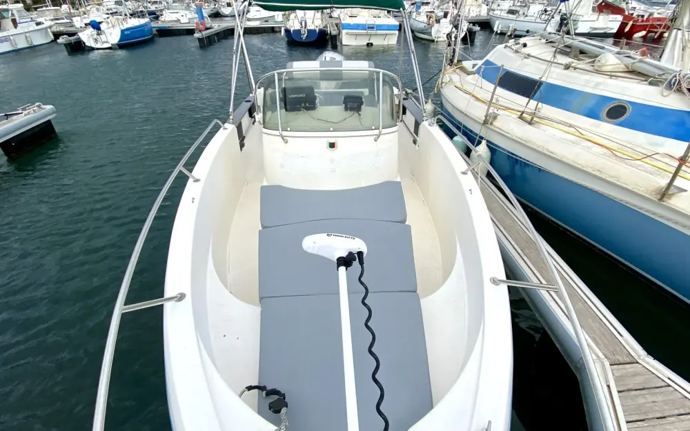 slider 1 Jeanneau Cap Camarat 705
