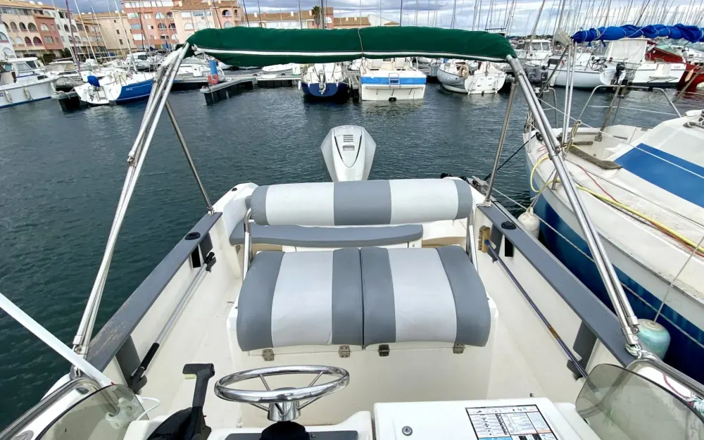 slider 5 Jeanneau Cap Camarat 705