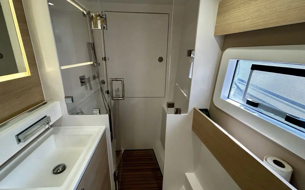 slider 10 Aventura Yacht Aventura 37