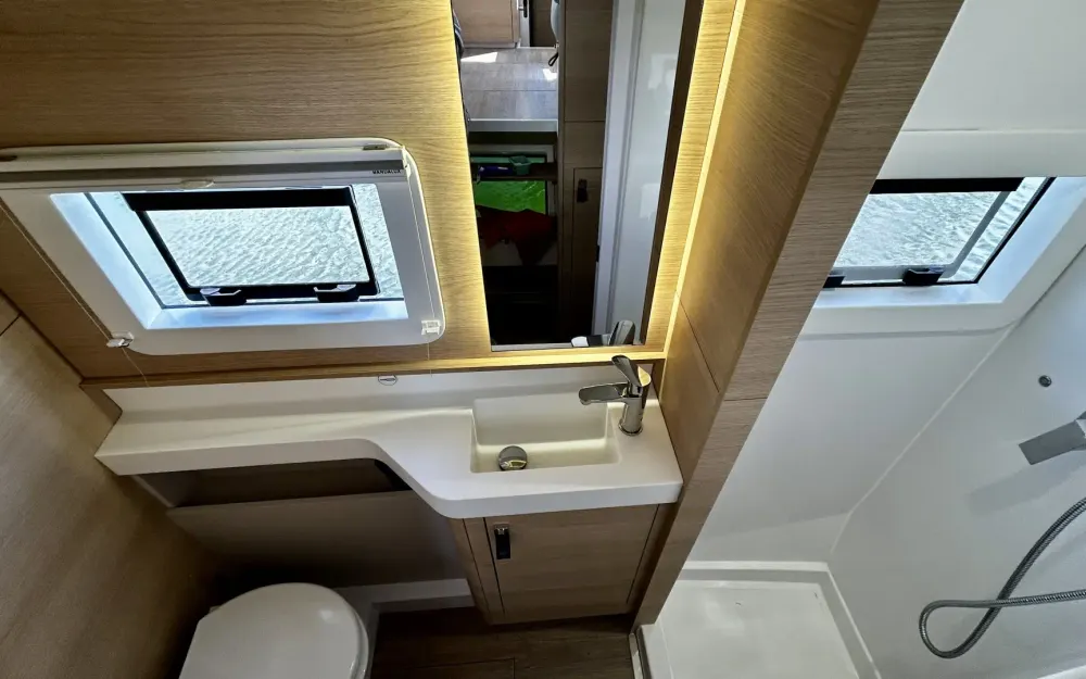 slider 12 Indigo Yacht Aventura 37