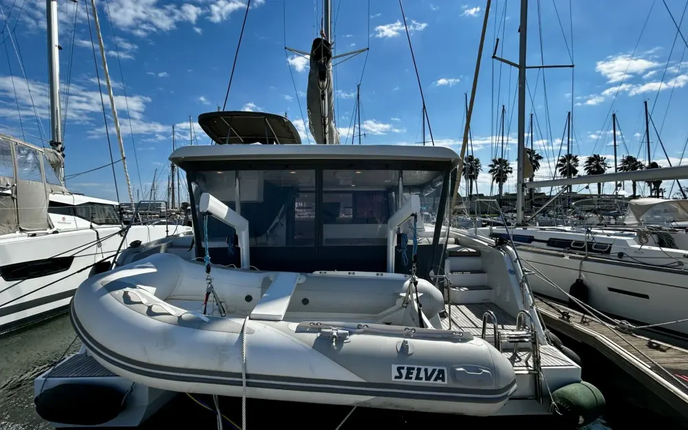 slider 18 Indigo Yacht Aventura 37