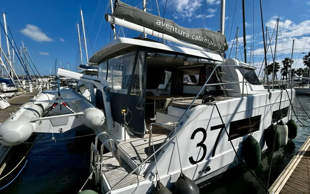 slider 1 Indigo Yacht Aventura 37