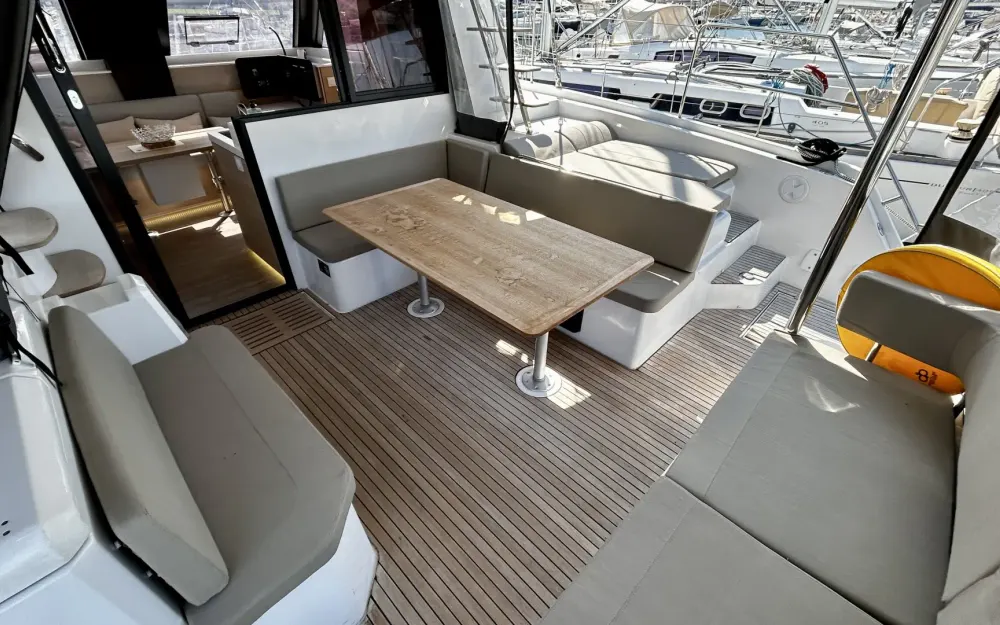 slider 3 Indigo Yacht Aventura 37