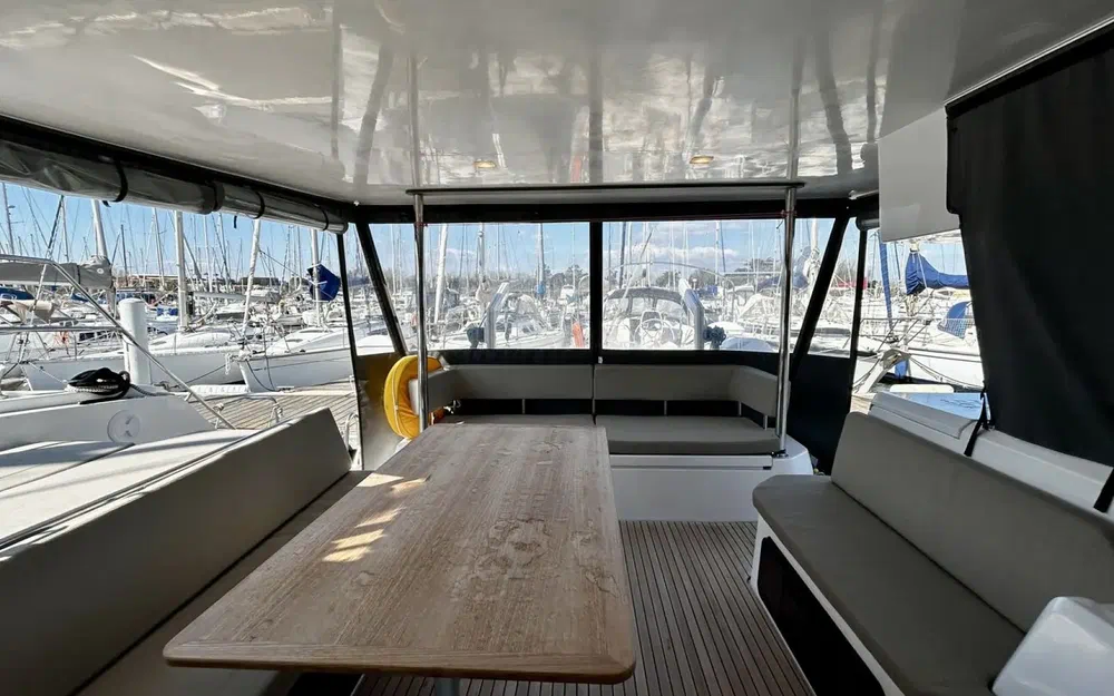 slider 4 Aventura Yacht Aventura 37