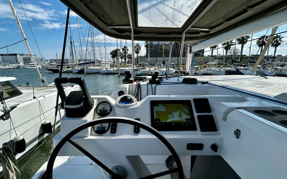 slider 5 Indigo Yacht Aventura 37