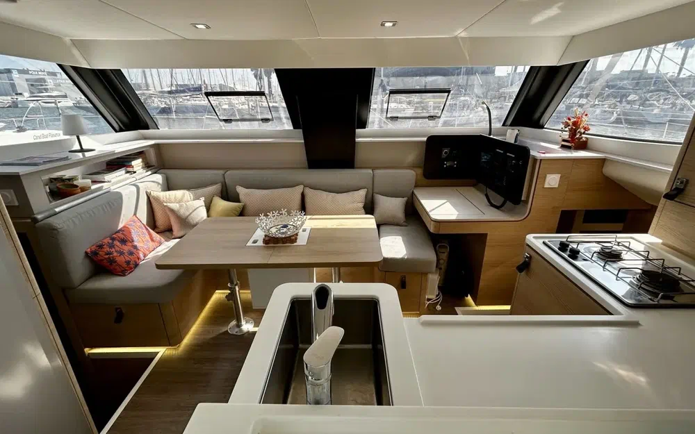 slider 7 Aventura Yacht Aventura 37