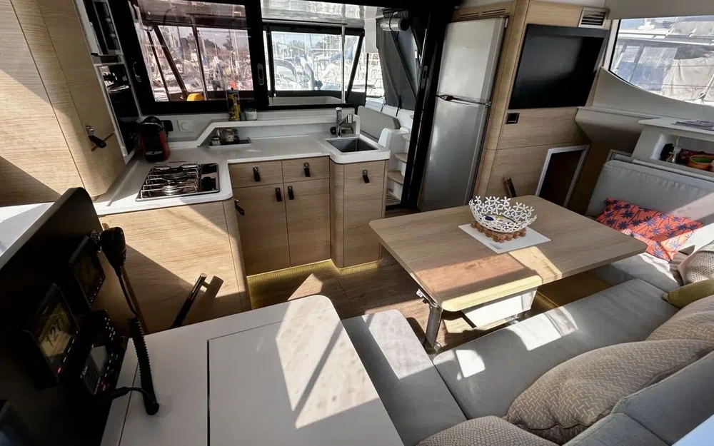 slider 8 Aventura Yacht Aventura 37