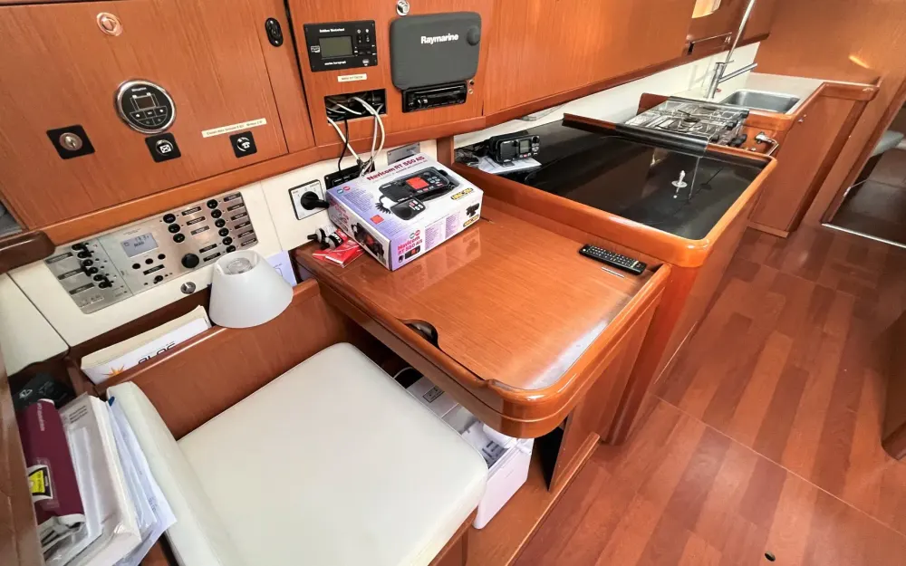 slider 12 Beneteau Oceanis 43