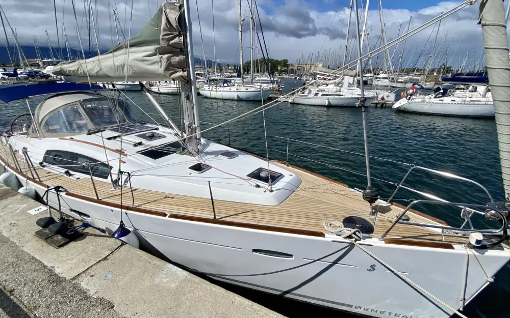 slider 1 Beneteau Oceanis 43