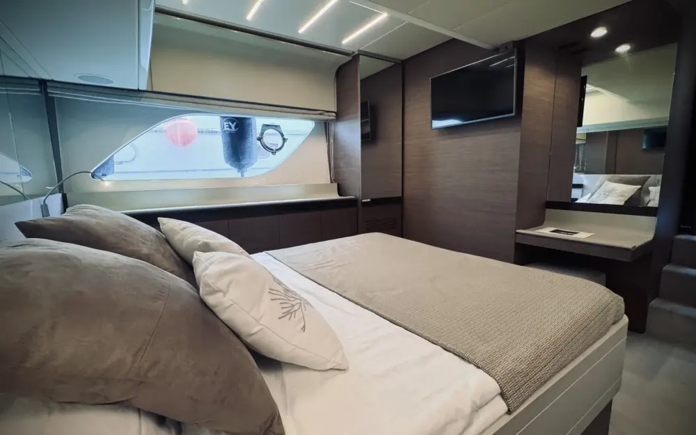 slider 10 Ferretti  550