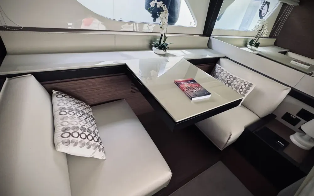 slider 11 Ferretti  550