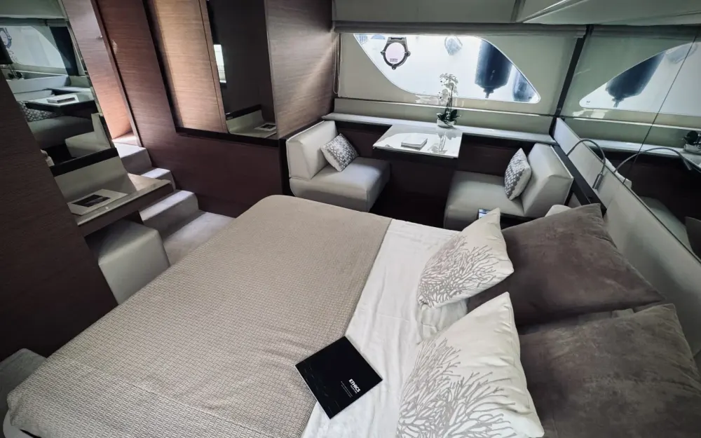 slider 12 Ferretti  550