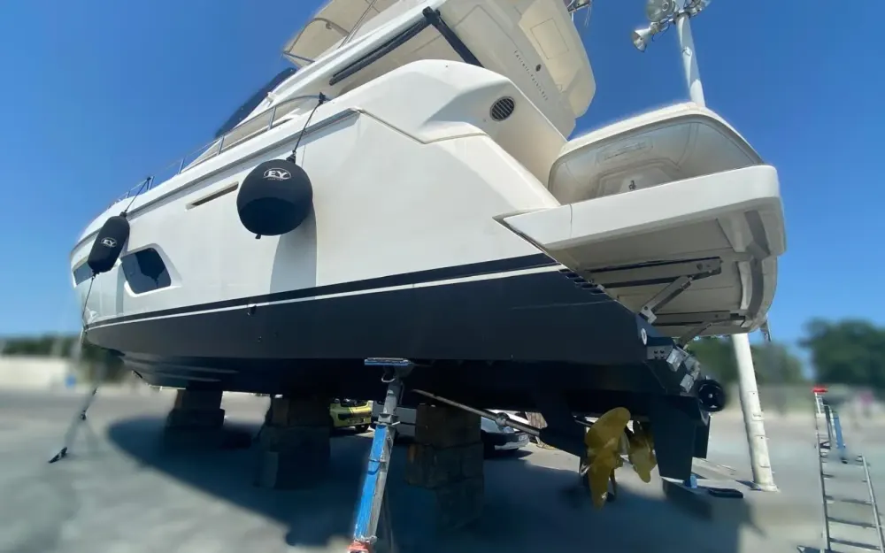 slider 15 Ferretti  550