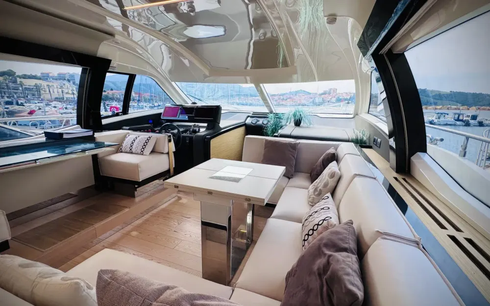slider 5 Ferretti  550