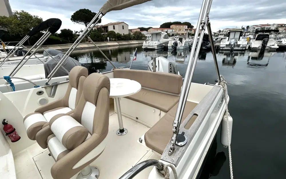slider 9 Jeanneau Cap Camarat 755