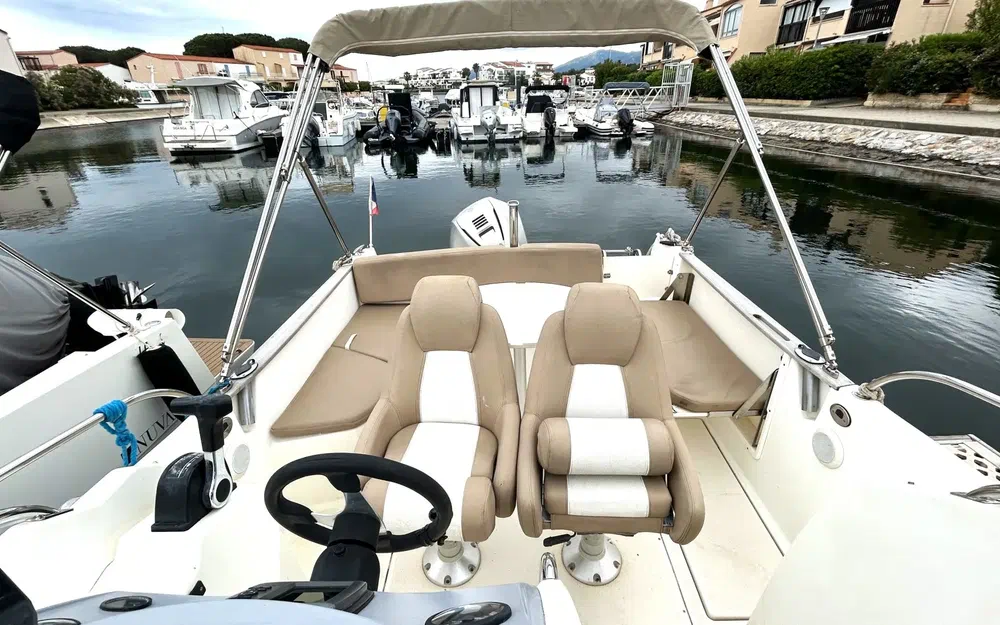 slider 3 Jeanneau Cap Camarat 755