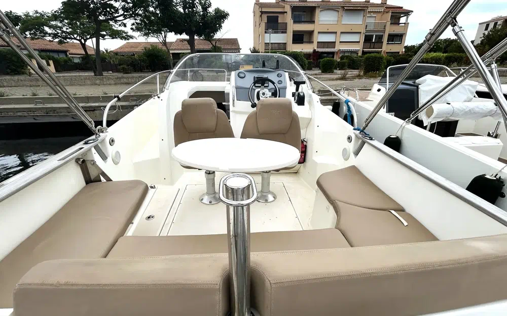 slider 6 Jeanneau Cap Camarat 755