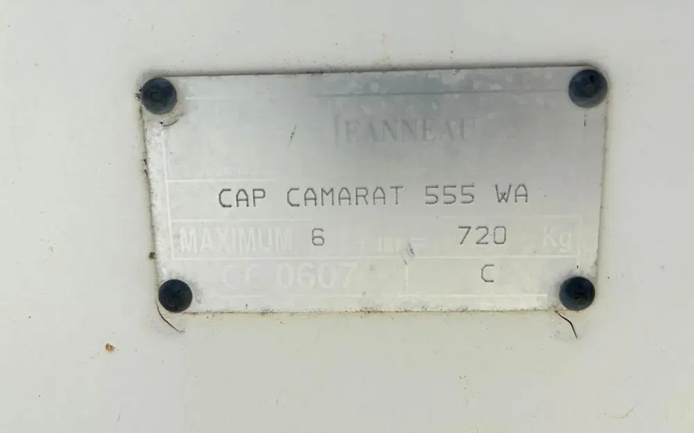 slider 12 Jeanneau Cap Camarat 555