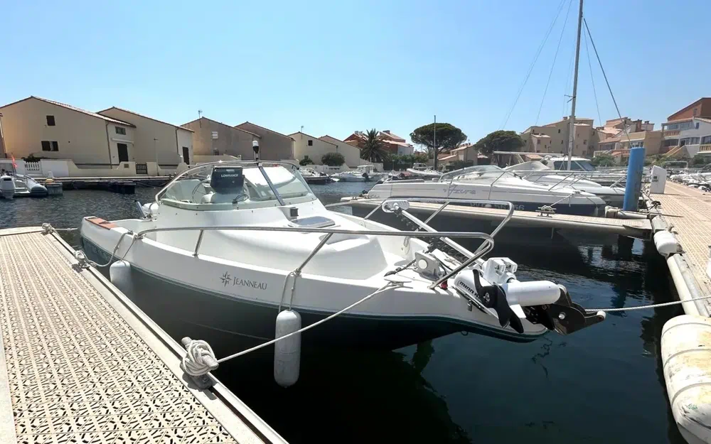 slider 2 Jeanneau Cap Camarat 555