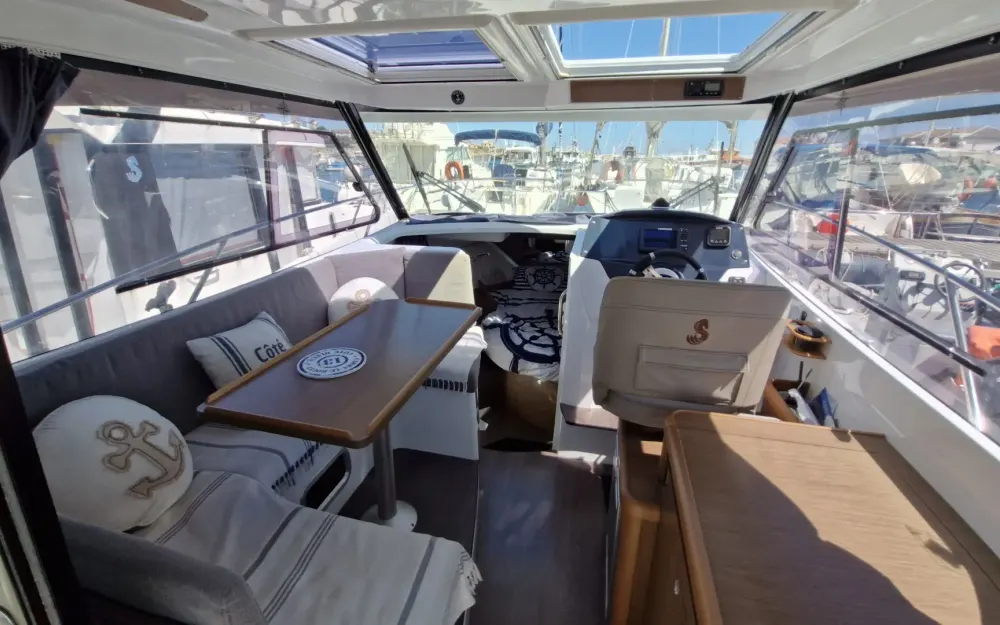 slider 1 Beneteau Antares 8.80