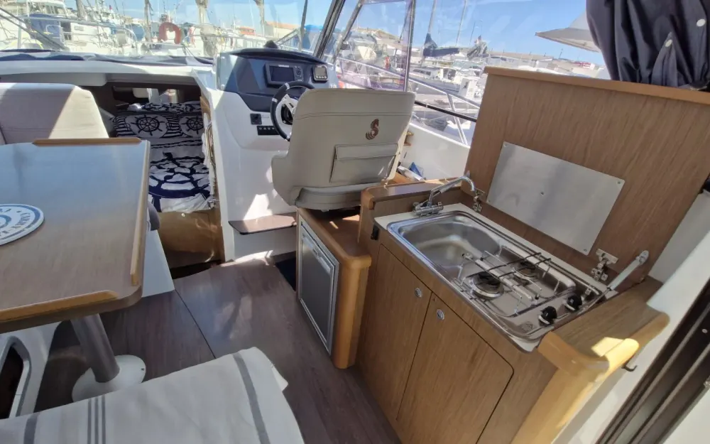 slider 2 Beneteau Antares 8.80