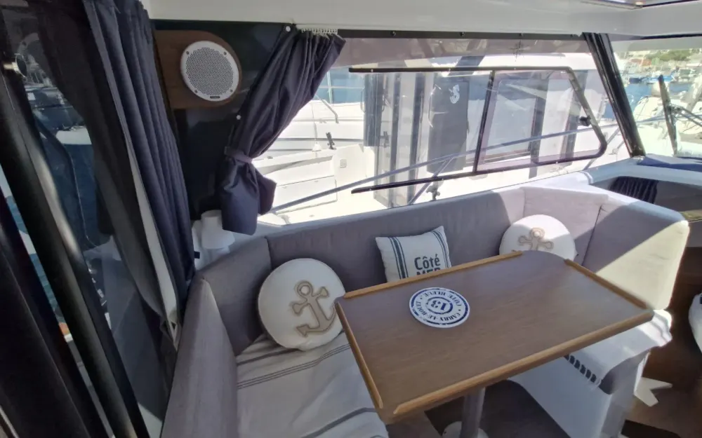 slider 3 Beneteau Antares 8.80