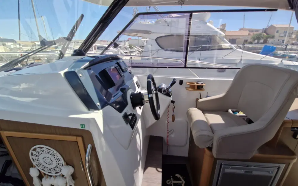 slider 4 Beneteau Antares 8.80
