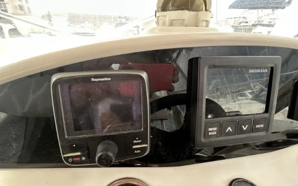 slider 15 Jeanneau Cap Camarat 925