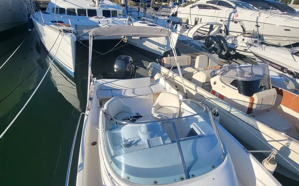 slider 8 Jeanneau Cap Camarat 755