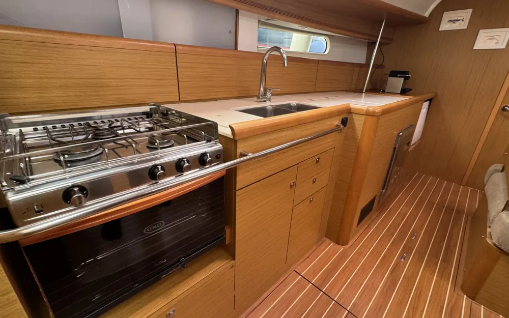 slider 2 Jeanneau Sun Odyssey 49 i