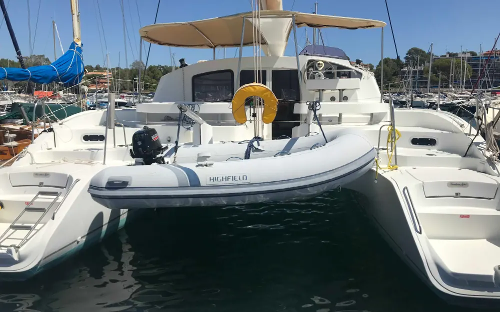 Fountaine PajotLavezzi 40