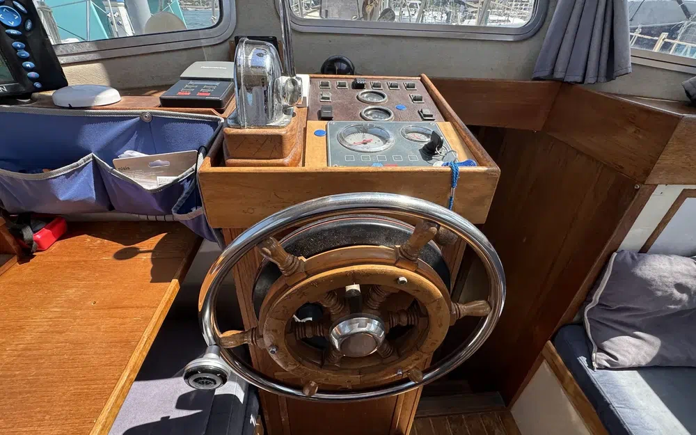 slider 12 Fisher Boats Fisher 31