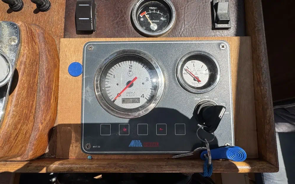 slider 13 Fisher Boats Fisher 31