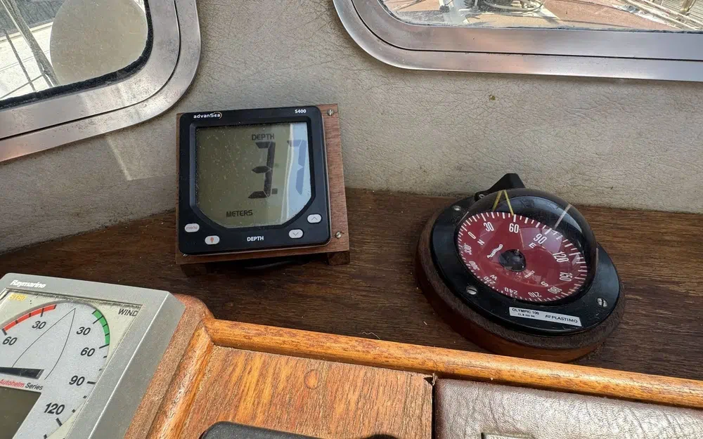 slider 14 Fisher Boats Fisher 31