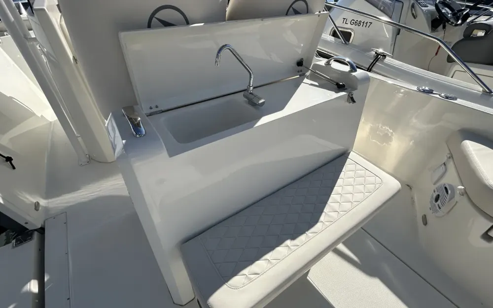 slider 18 White Shark  280 CC Evo