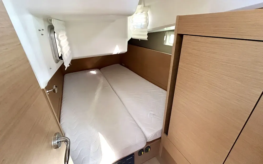 slider 7 Jeanneau Sun Odyssey 410