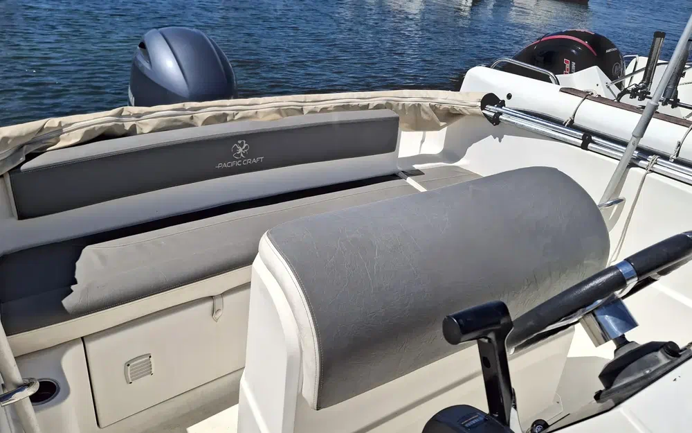 slider 3 Pacific Craft 625 Open