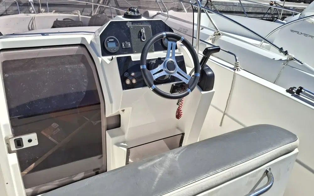 slider 7 Pacific Craft 625 Open