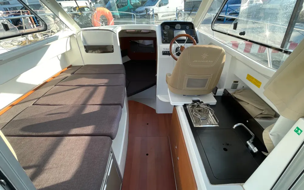 slider 4 Jeanneau Merry Fisher 755