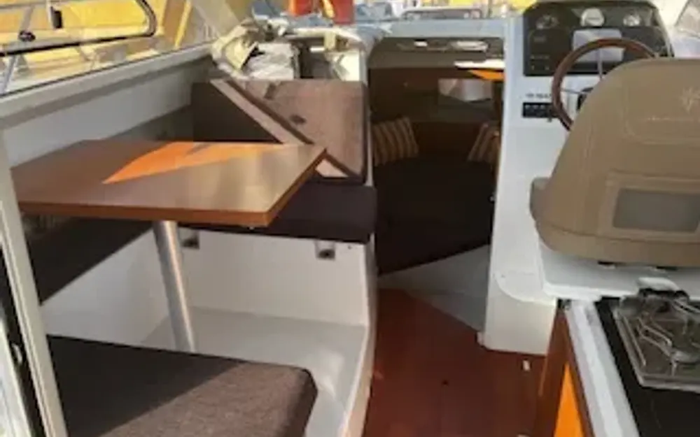 slider 1 Jeanneau Merry Fisher 755
