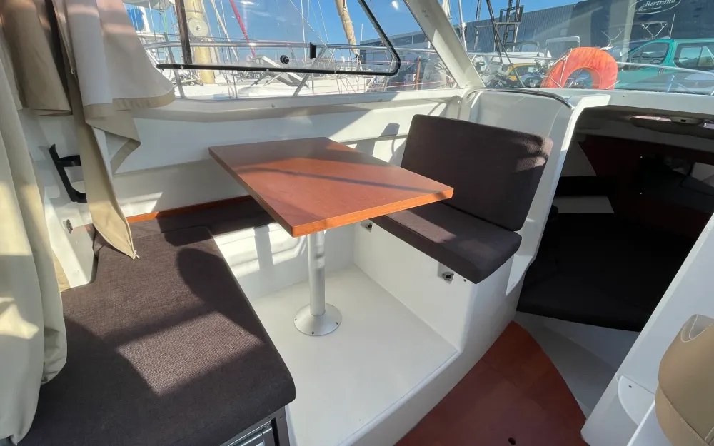slider 6 Jeanneau Merry Fisher 755
