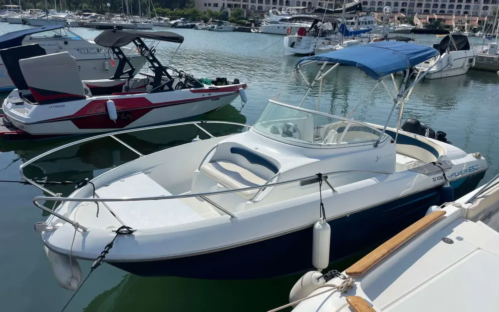 slider 2 Beneteau Flyer 650 WA