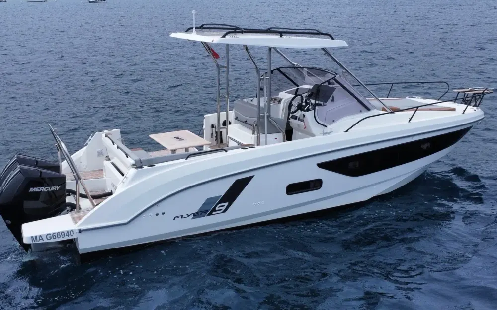 slider 4 Beneteau Flyer 9 Sundeck