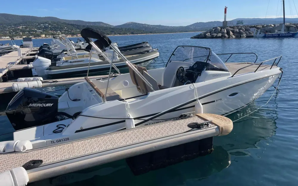 slider 2 Quicksilver Activ 675 Sundeck